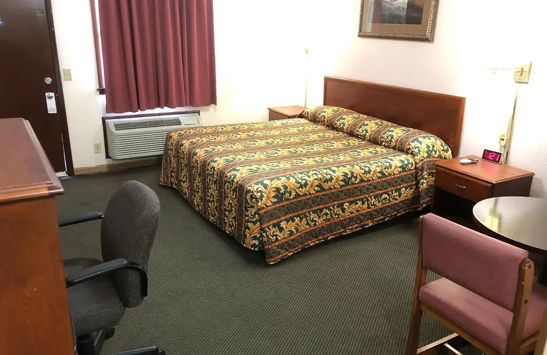 Budget Host Inn - Emporia-1