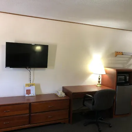 Budget Host Inn - Emporia-3